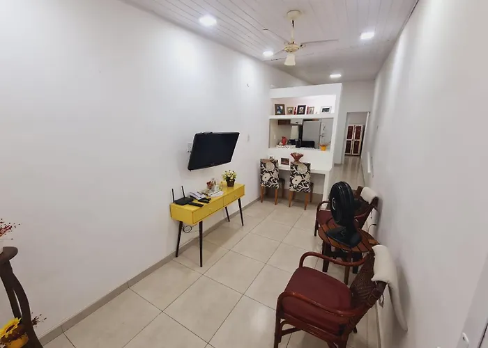 Excelente Casa Com Garagem E 3 Quartos Sendo 1 Suite Na Praia Dos Anjos A 5 Min A Pe Do Pier Dos Barcos