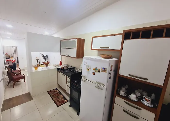 Excelente Casa Com Garagem E 3 Quartos Sendo 1 Suite Na Praia Dos Anjos A 5 Min A Pe Do Pier Dos Barcos