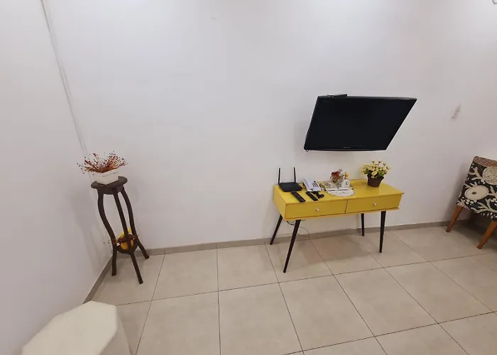 Excelente Casa Com Garagem E 3 Quartos Sendo 1 Suite Na Praia Dos Anjos A 5 Min A Pe Do Pier Dos Barcos